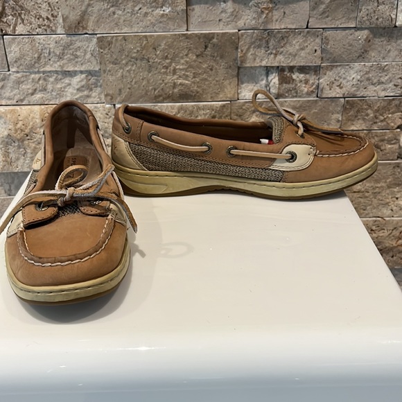 Sperry's woman's angelfish tan slip on loafers 6.5 m. - Picture 4 of 7